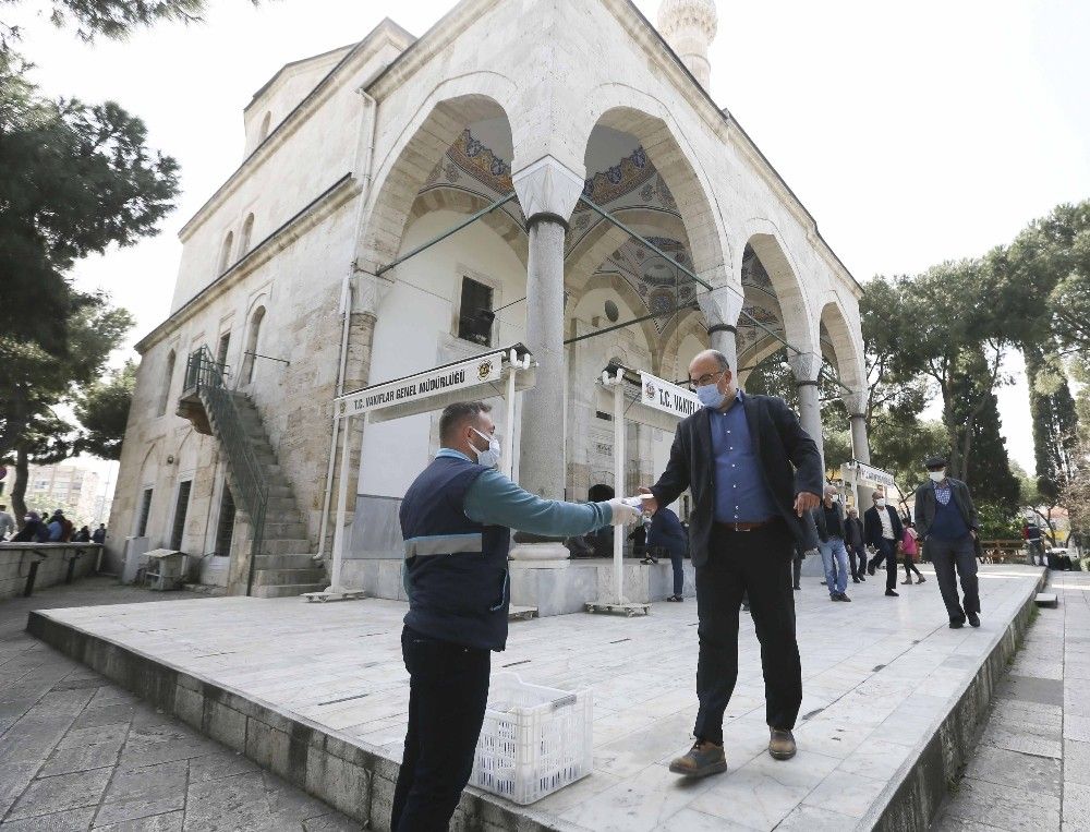 Aydın Büyükşehir'den Miraç Kandili dolayısıyla vatandaşlara helva ikramı