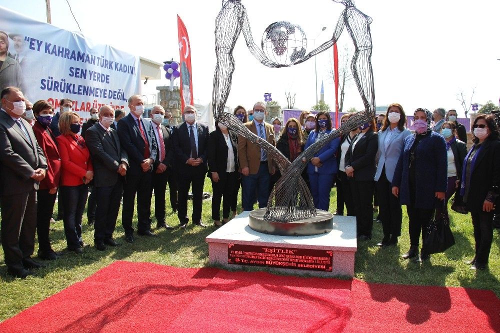 Aydın'da "Eşitlik" heykeli törenle açıldı