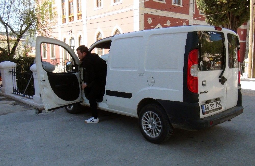 Bir yılda 200 kez hatalı park cezası yedi