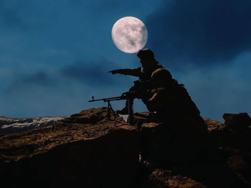 Bize Ay Yıldız'ın ışığı yeter!