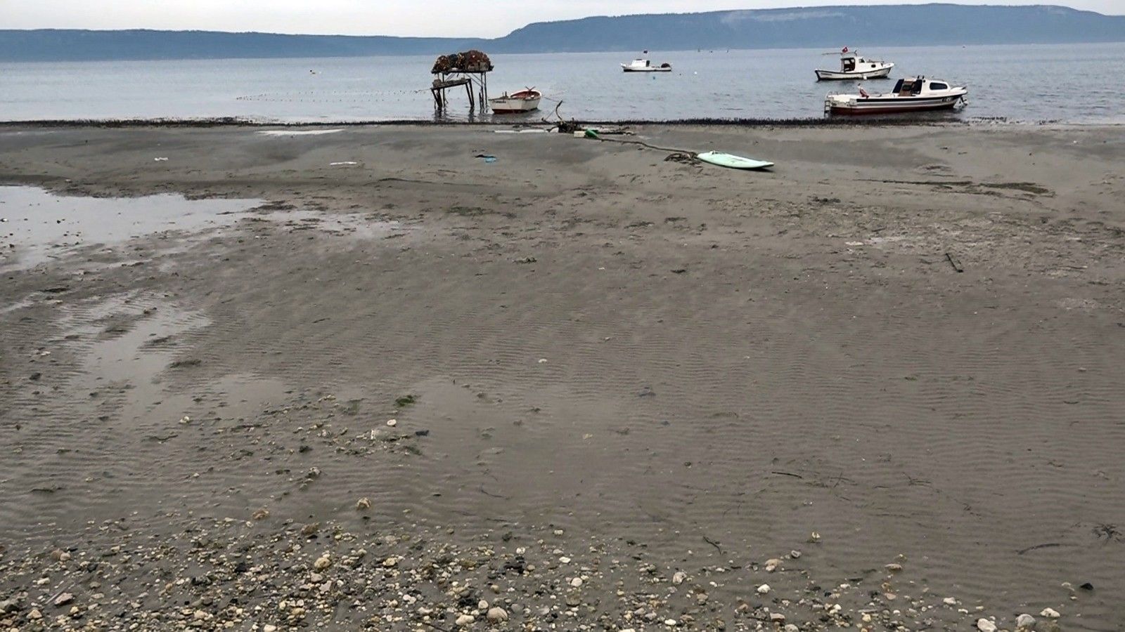 Çanakkale'de deniz 30 metre çekildi