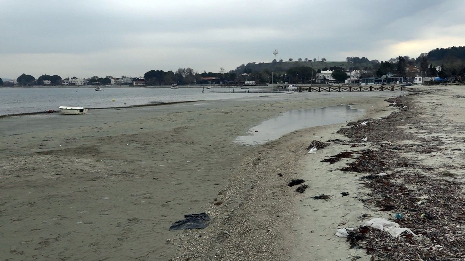 Çanakkale'de deniz 30 metre çekildi