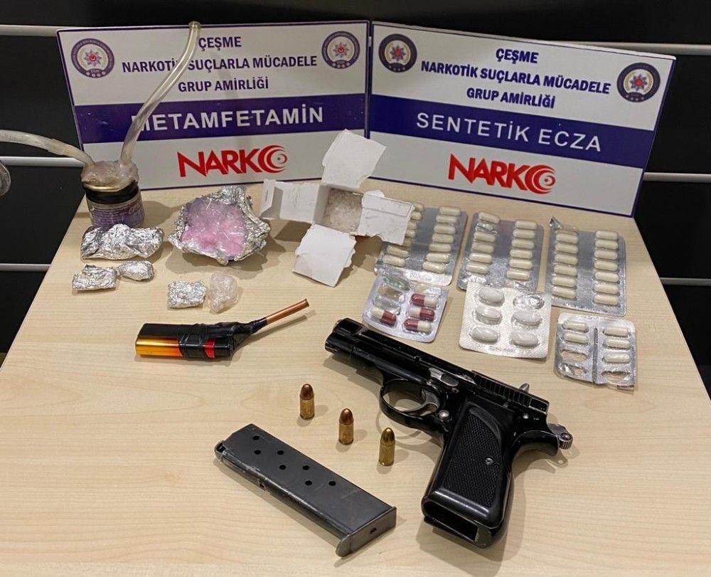 Çeşme'de 2 uyuşturucu satıcısı tutuklandı