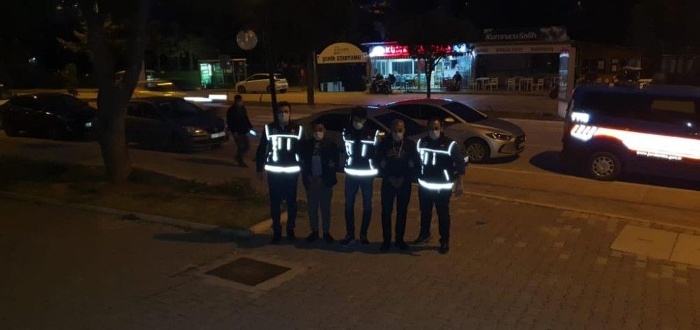 Çeşme'de 2 uyuşturucu satıcısı tutuklandı