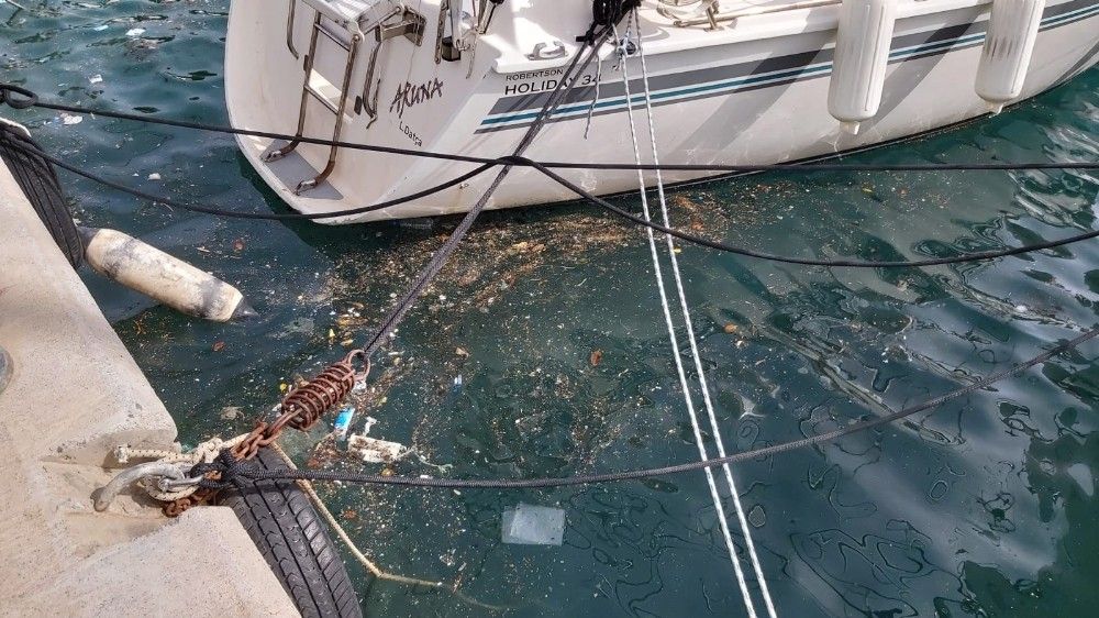 Datça'da deniz yüzeyinde kirlilik