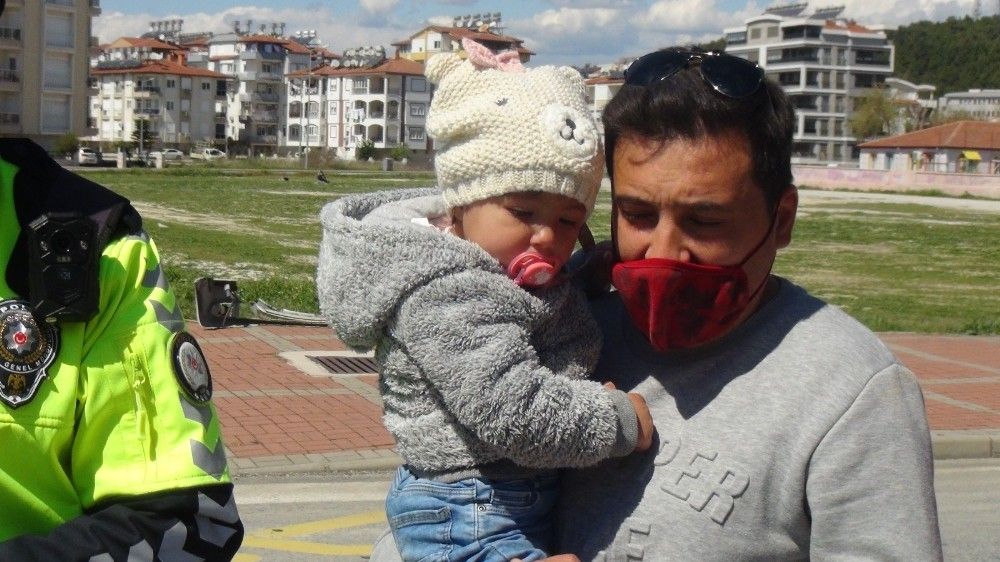 Deniz bebek, bebe koltuğuyla hayata tutundu
