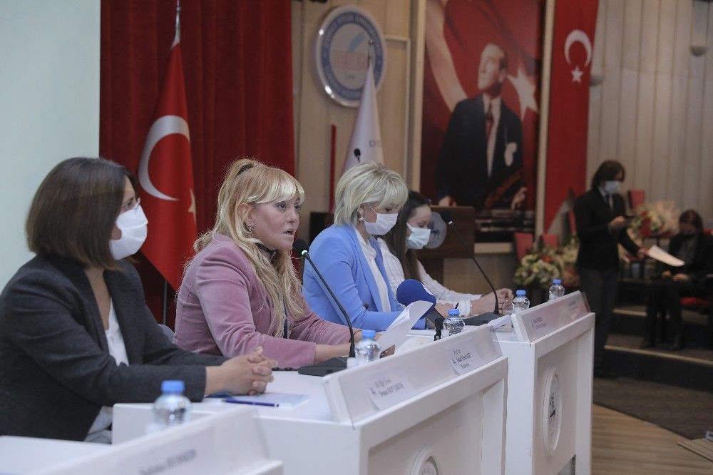DEÜ'den "Hayatın Her Alanında Kadın" paneli