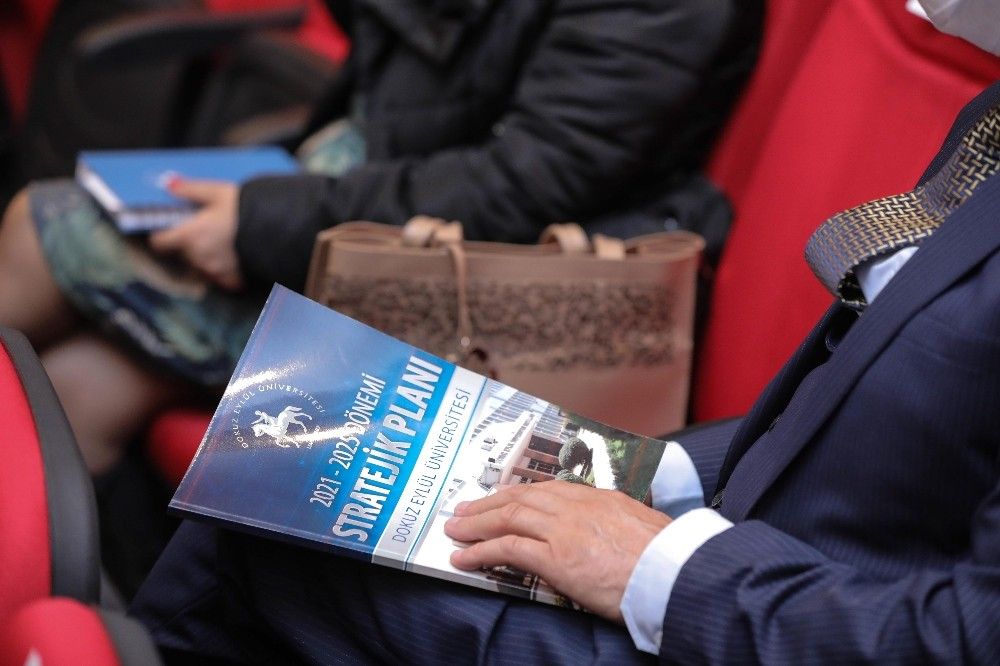 DEÜ'nün stratejik planı akademik birimlere tanıtıldı