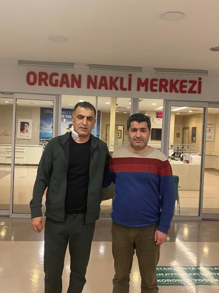 Doğum gününde kardeşinin böbreği nakledildi