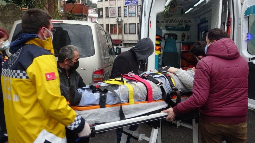 Fenalaşan işçi iskeleden düştü