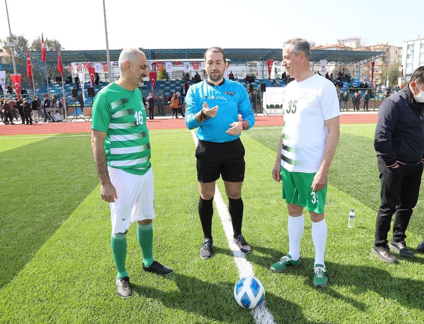 Gaziemir İlçe Stadı yeni yüzüyle hizmette
