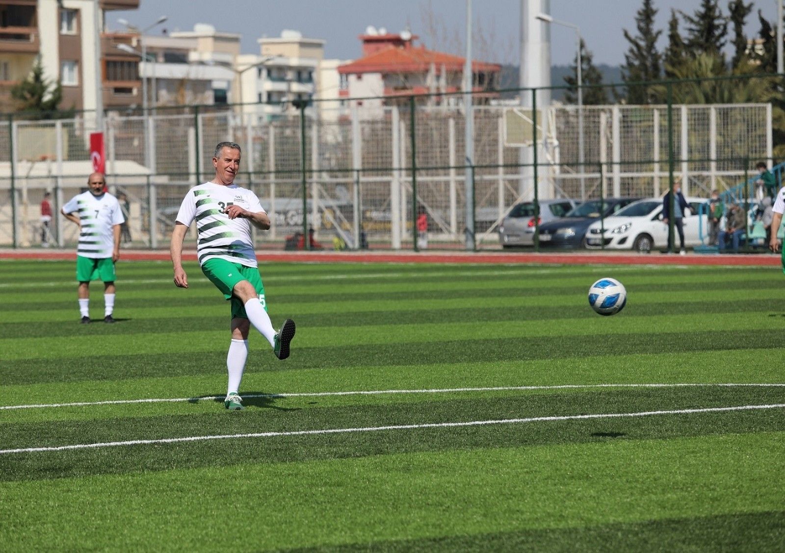 Gaziemir İlçe Stadı yeni yüzüyle hizmette