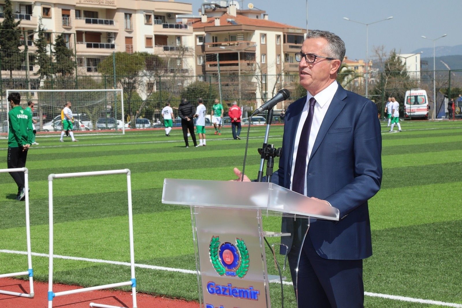 Gaziemir İlçe Stadı yeni yüzüyle hizmette