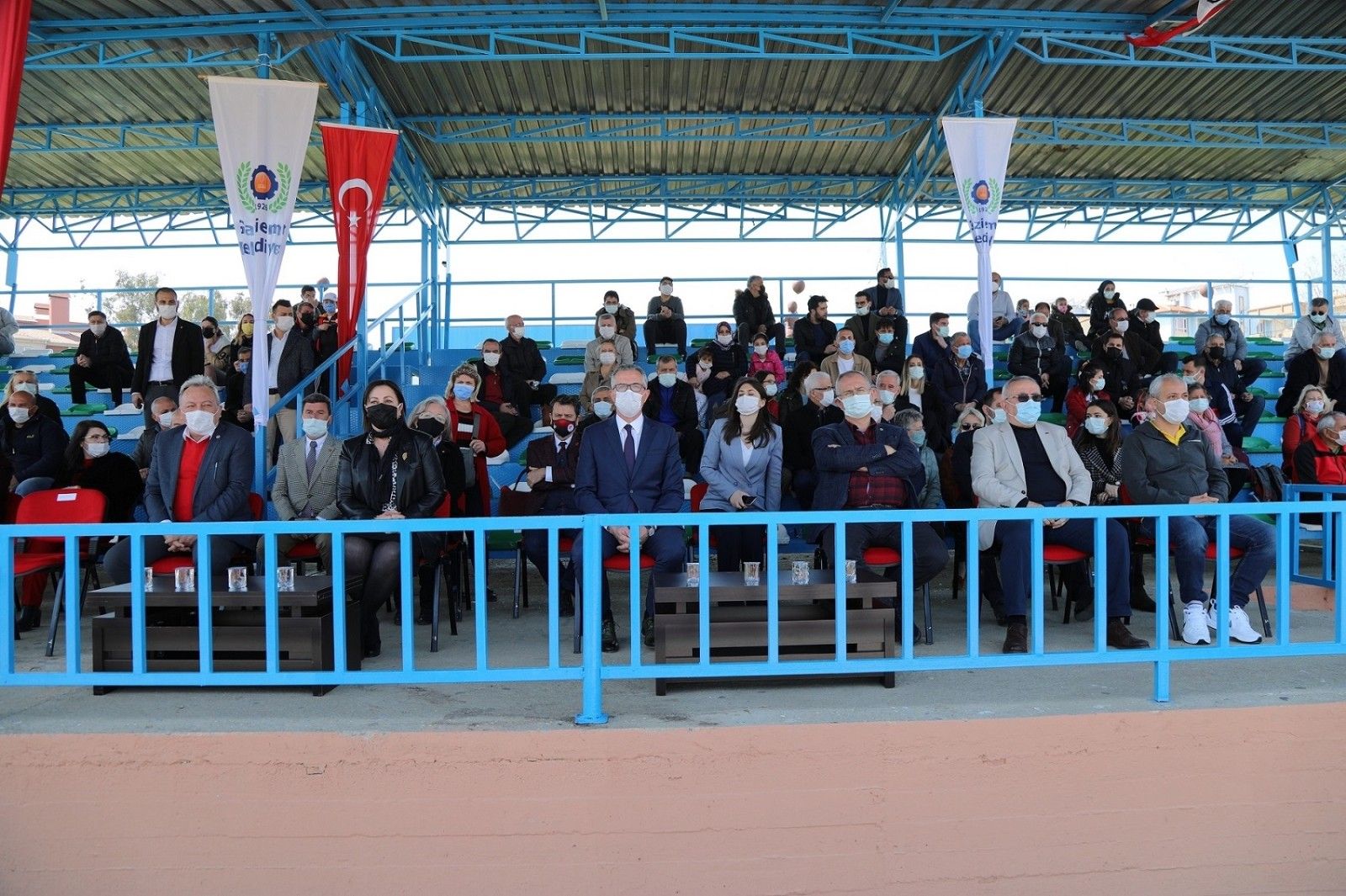 Gaziemir İlçe Stadı yeni yüzüyle hizmette