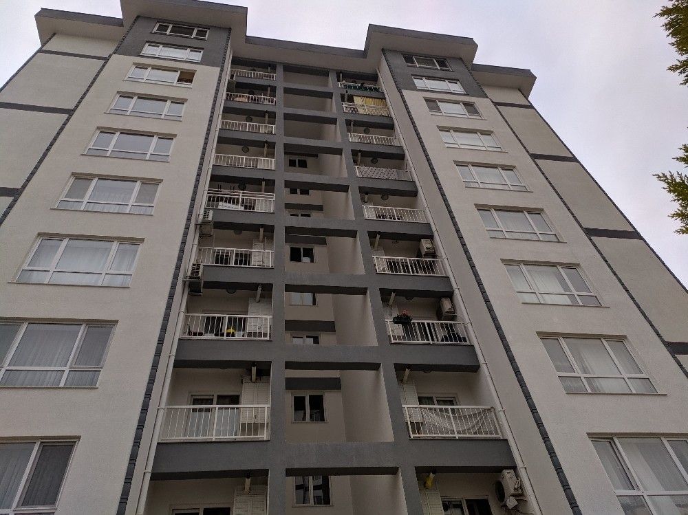 İzmir'de 6. kattan düşen doçent hayatını kaybetti