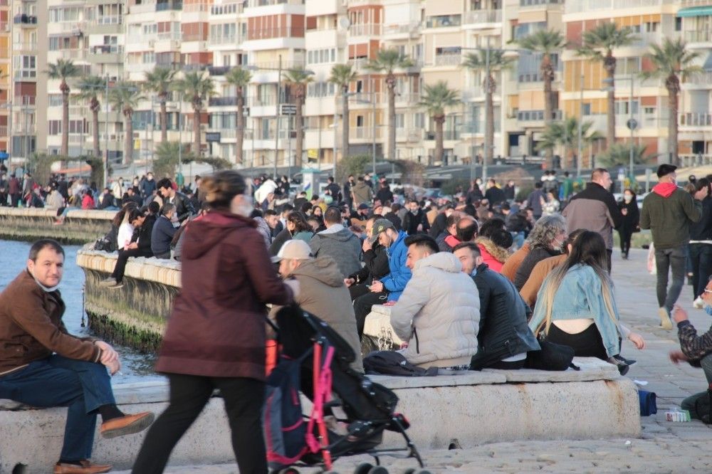 İzmir'de kısıtlamasız ilk cumartesi