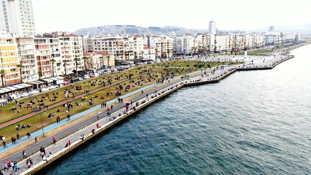 İzmir'de kısıtlamasız ilk cumartesi