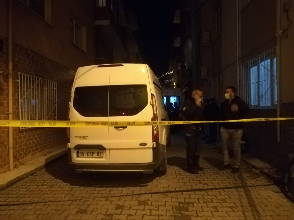 İzmir'de Trans birey çekyat içerisinde ölü bulundu