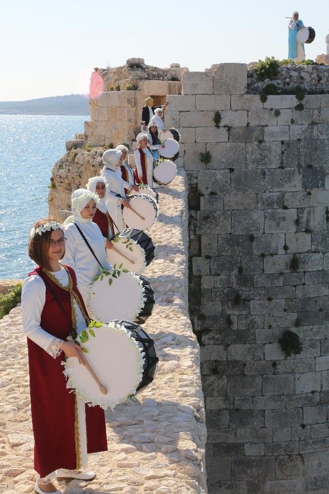 Kızkalesi'nde kadın haklarına dikkat çektiler