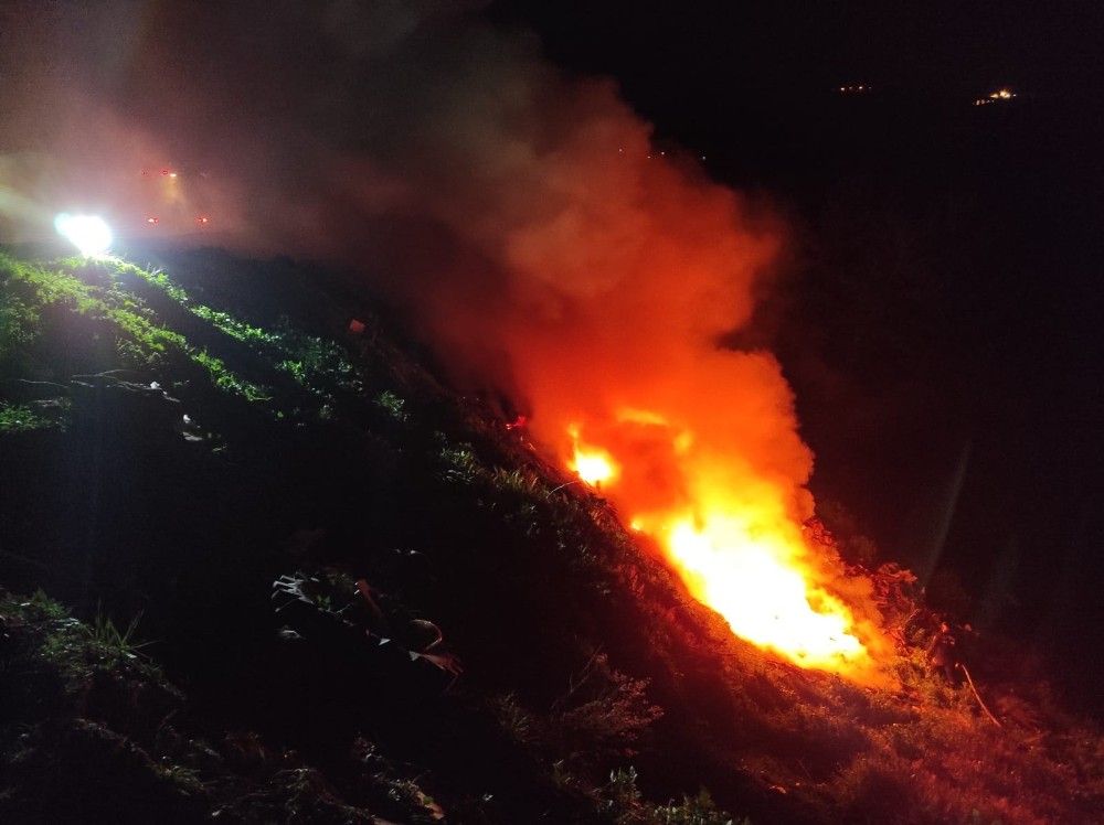 Kuşadası'nda hafriyat döküm alanında yangın çıktı