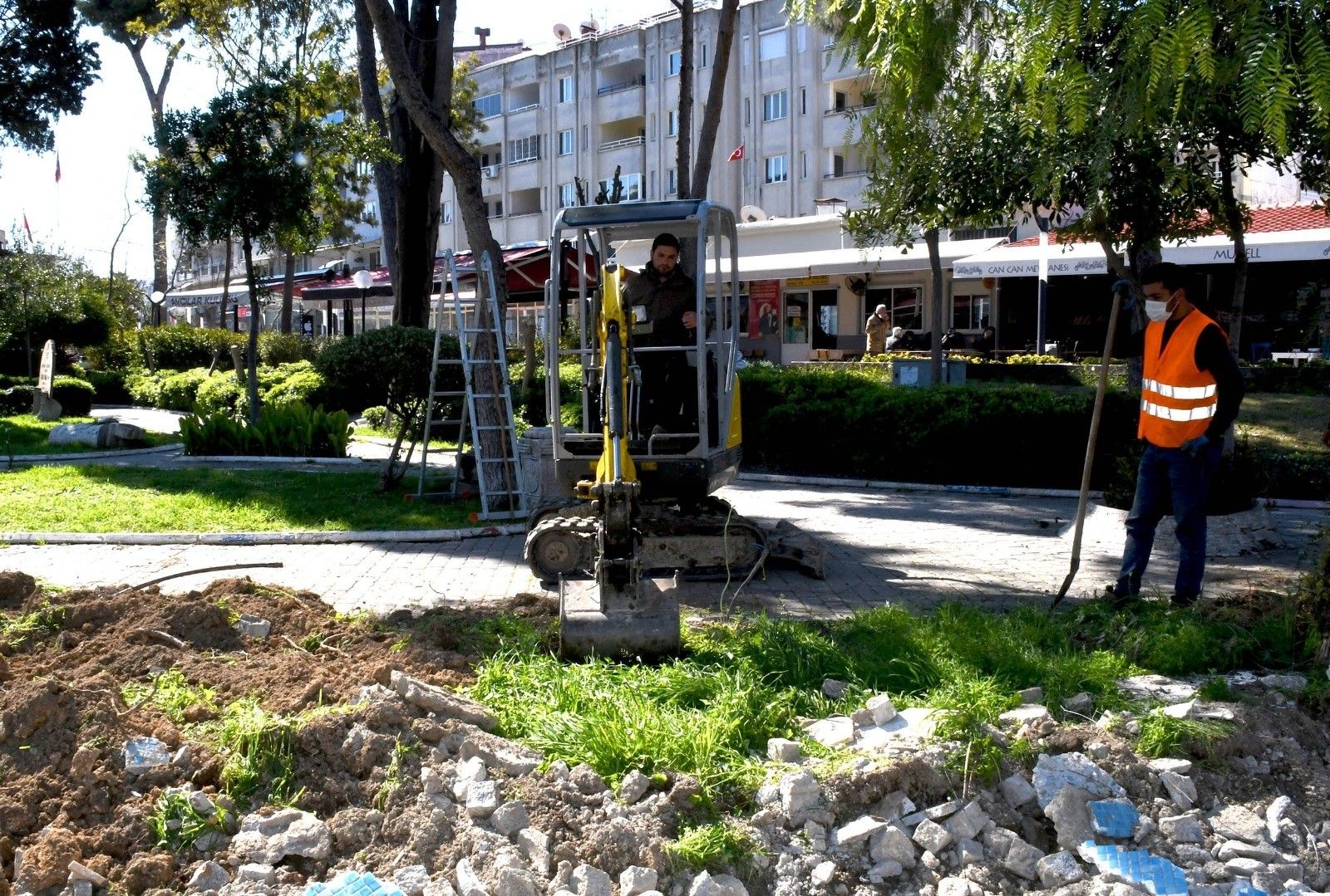 Kuşadası'nda "Yeşil Seferberlik" devam ediyor