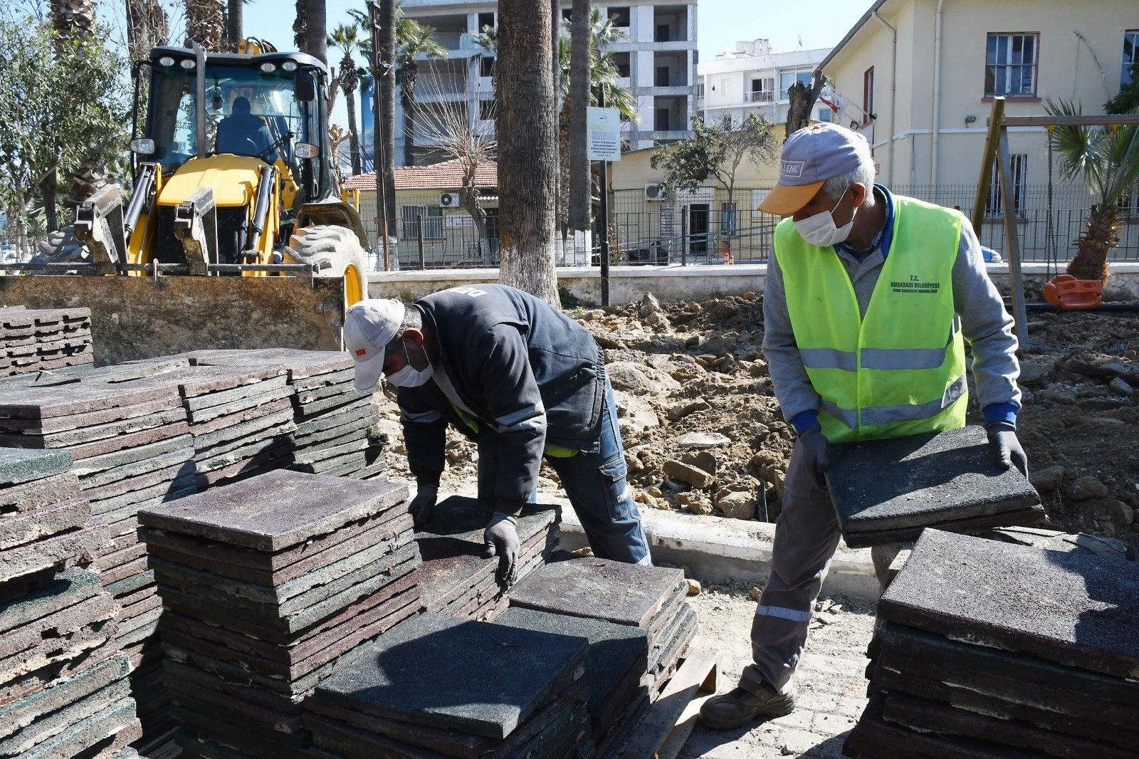 Kuşadası'nda "Yeşil Seferberlik" devam ediyor