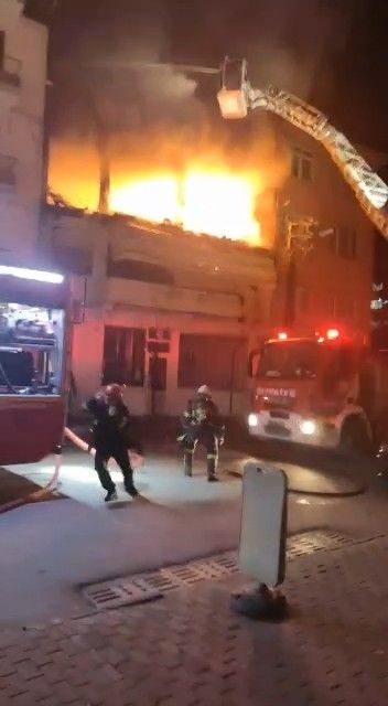 Piknik tüpü patladı, depo alev alev yandı