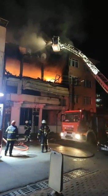 Piknik tüpü patladı, depo alev alev yandı