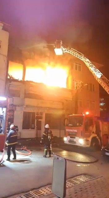 Piknik tüpü patladı, depo alev alev yandı