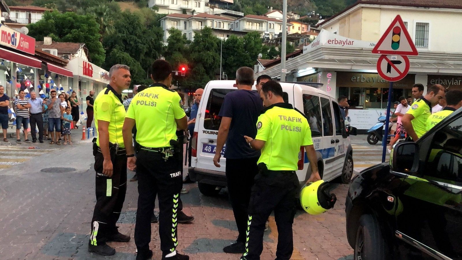 Polis; "İstenmeyen olaylar yaşandı, pişmanım"