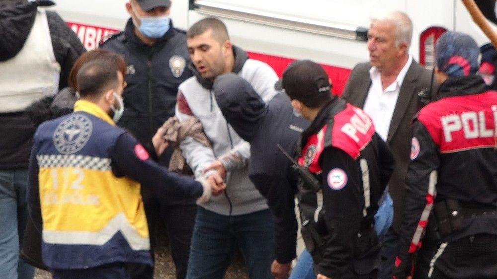 Rehin aldığı 4 kişiden üçünü vurdu