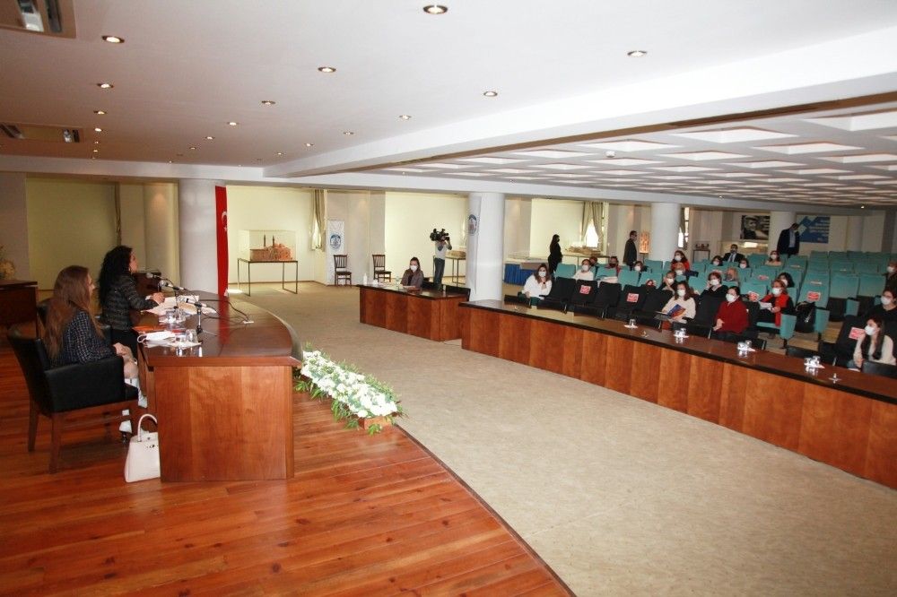 Selçuk'ta kadınlara temel hukuk eğitimi
