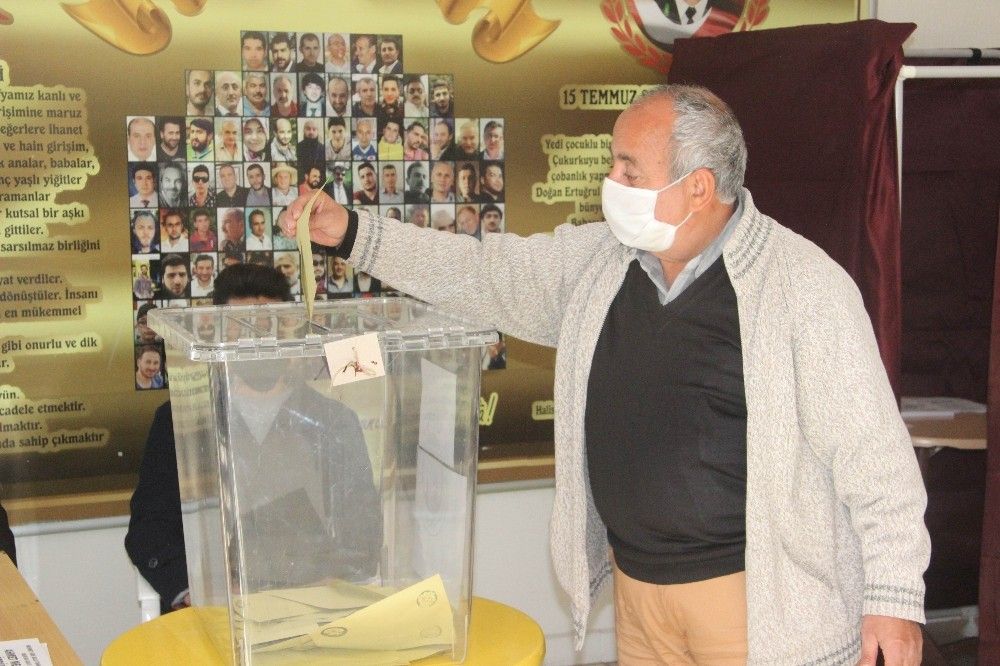 Sokağa çıkma yasağı günü muhtarlık seçimi