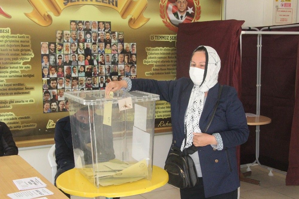 Sokağa çıkma yasağı günü muhtarlık seçimi