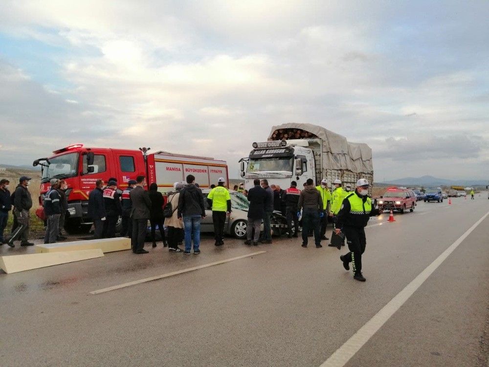 Soma'da feci kaza: 3 ölü, 1 ağır yaralı