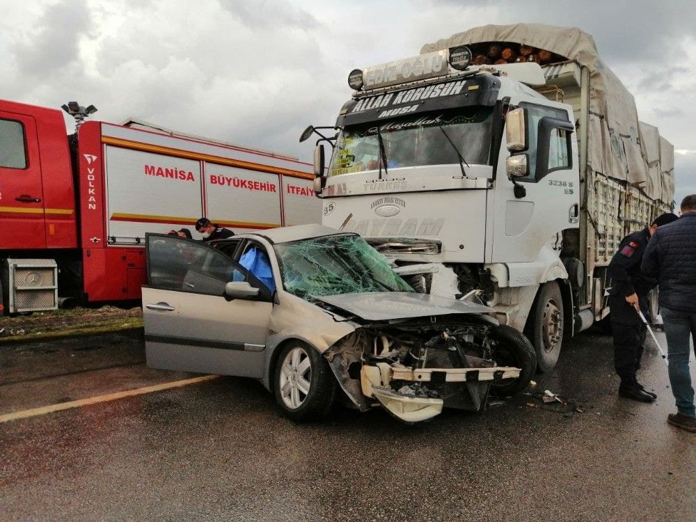 Soma'da feci kaza: 3 ölü, 1 ağır yaralı