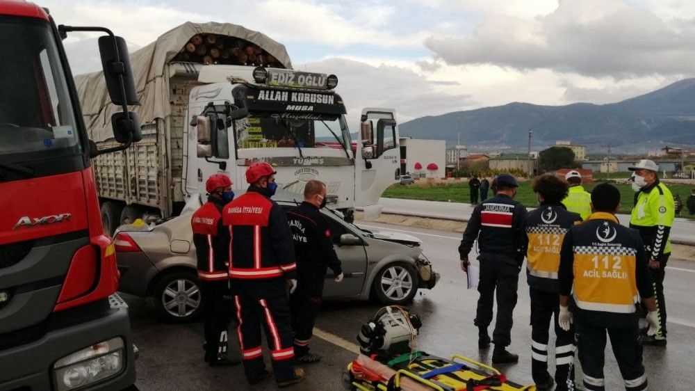 Soma'da feci kaza: 3 ölü, 1 ağır yaralı