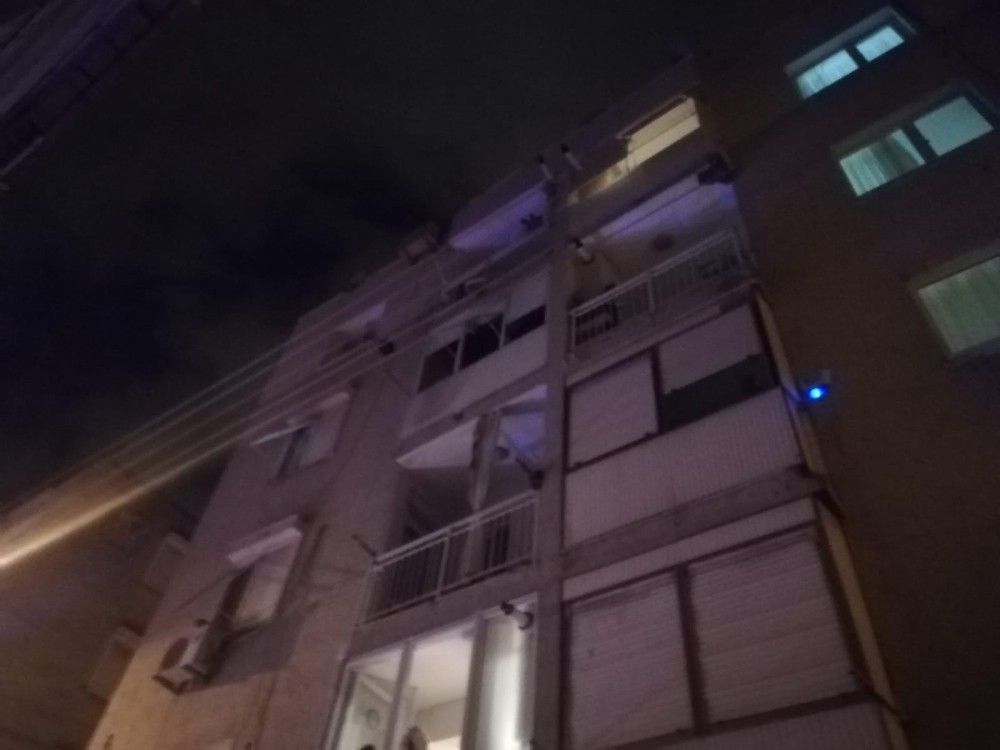 Tartışma sonrası 5. kattan atladı, son anda komşuları tuttu