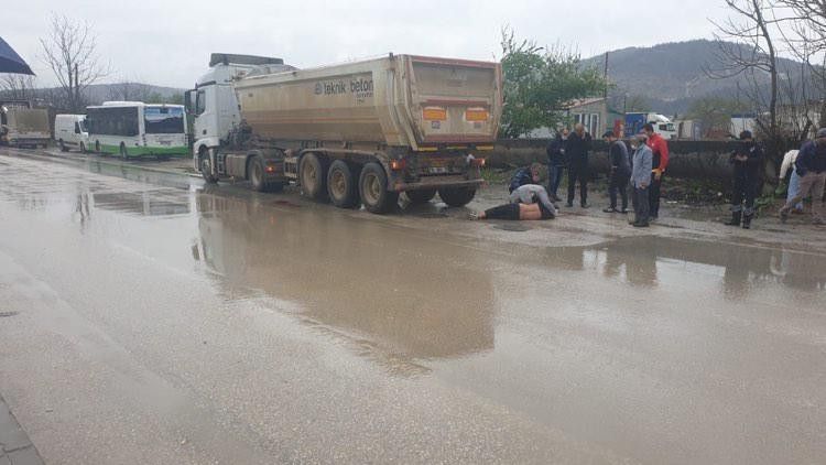 16 yaşındaki kurye tırın altında can verdi
