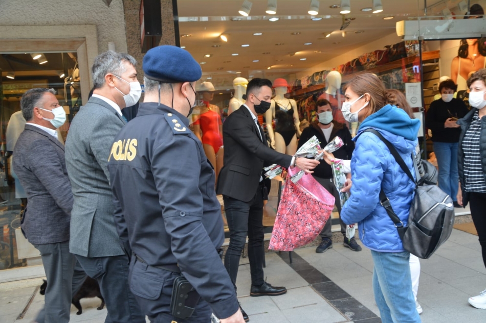 Çeşme'de Polis Haftası halkla kutlandı