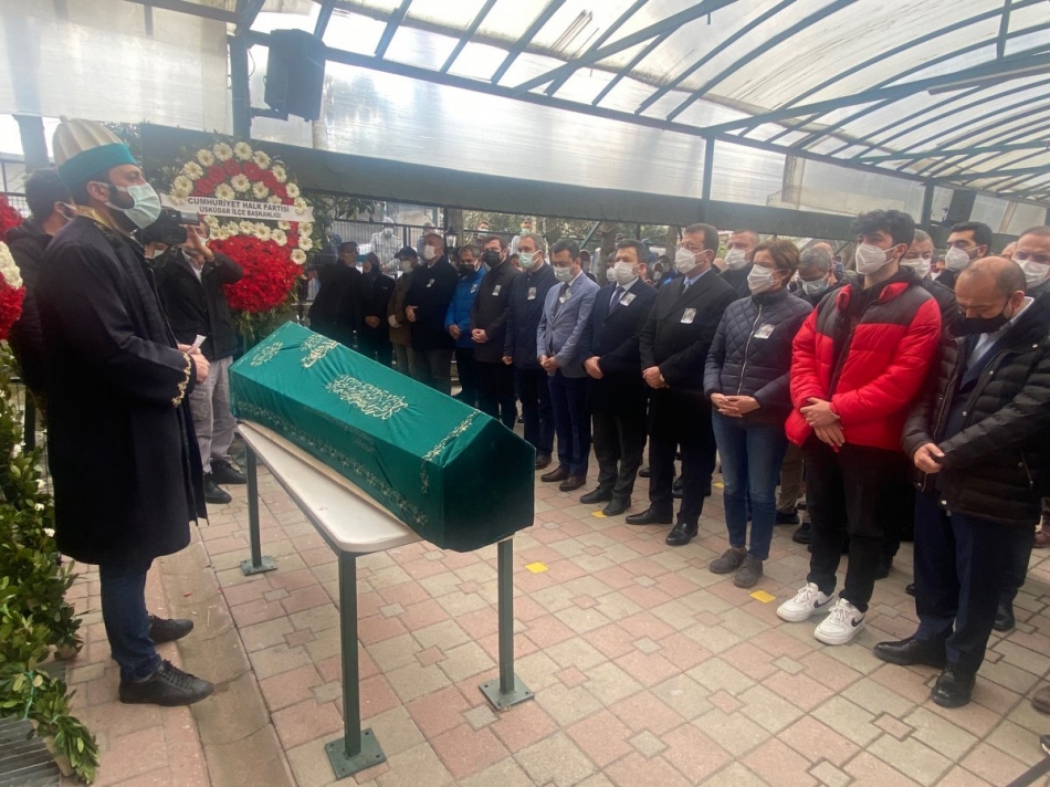 Canan Kaftancıoğlu, cenaze namazından en önde saf tuttu
