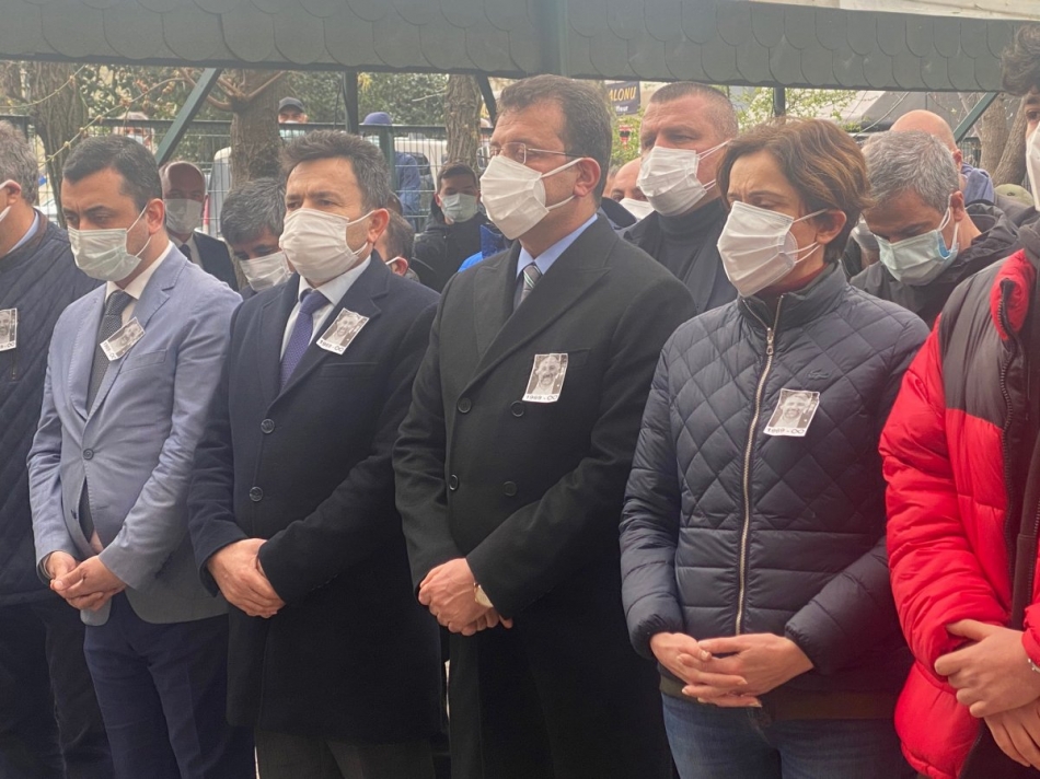 Canan Kaftancıoğlu, cenaze namazından en önde saf tuttu