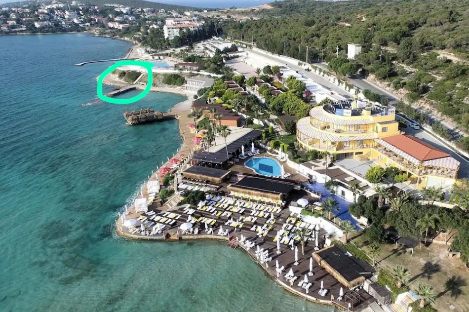 Çeşme'de devlete ait arazideki otel denizi doldurdu