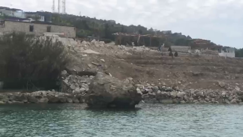 Çeşme'de devlete ait arazideki otel denizi doldurdu