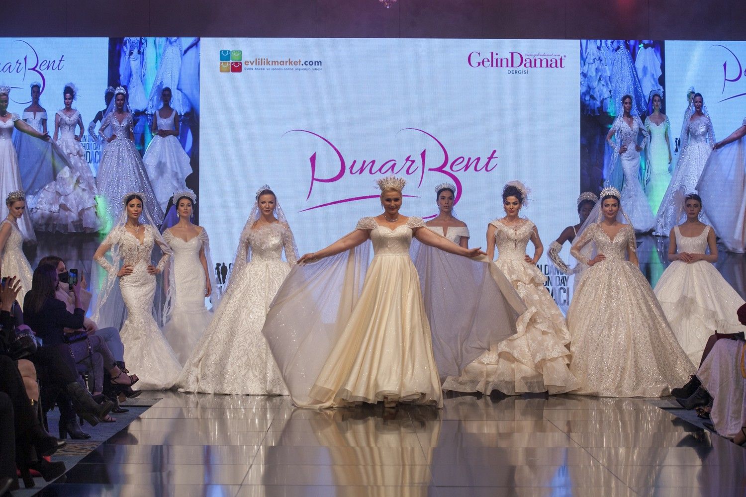 '5'inci Gelin Damat Fashion' defilesi pandemi tedbirleriyle gerçekleşti