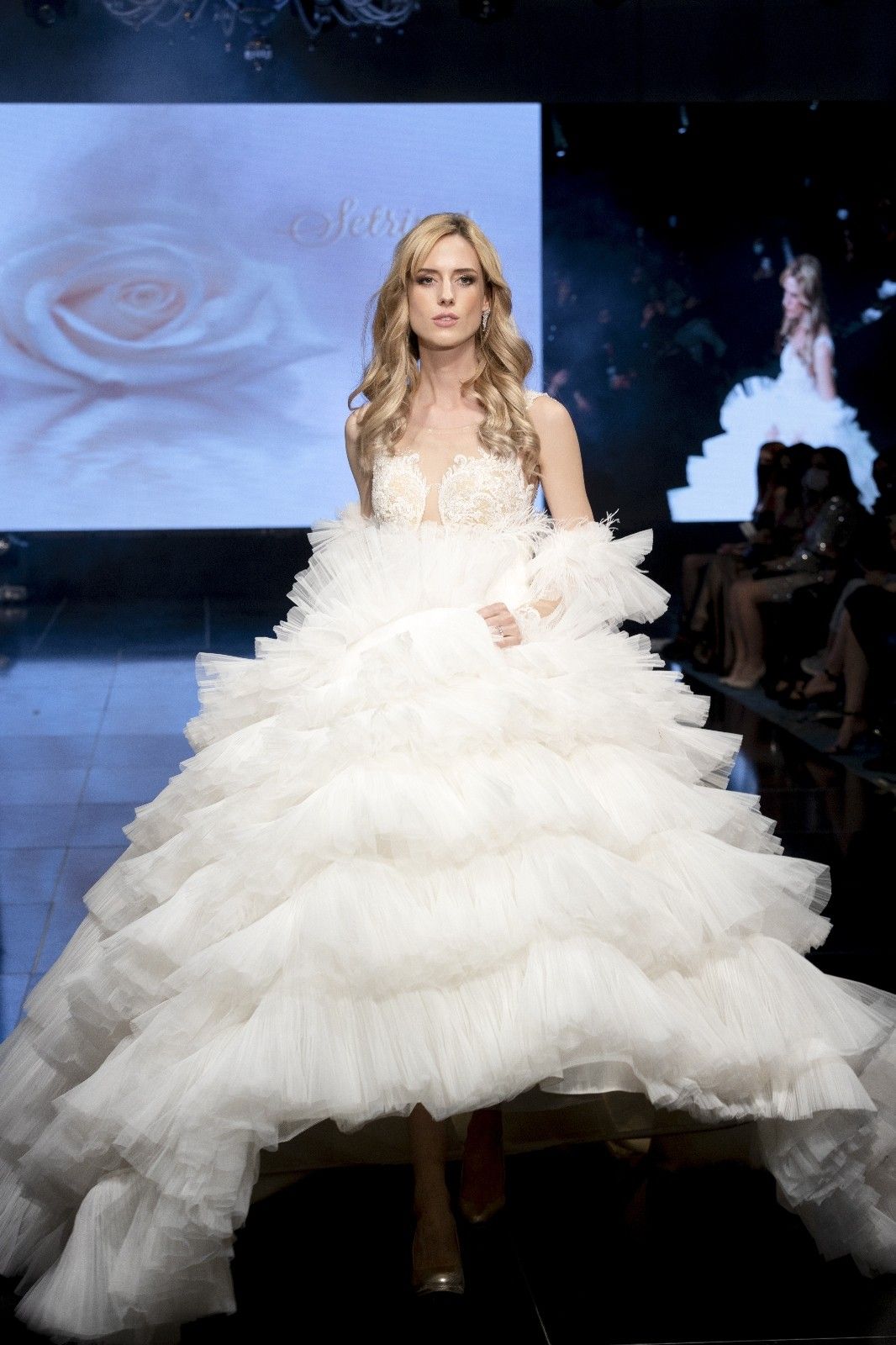 '5'inci Gelin Damat Fashion' defilesi pandemi tedbirleriyle gerçekleşti