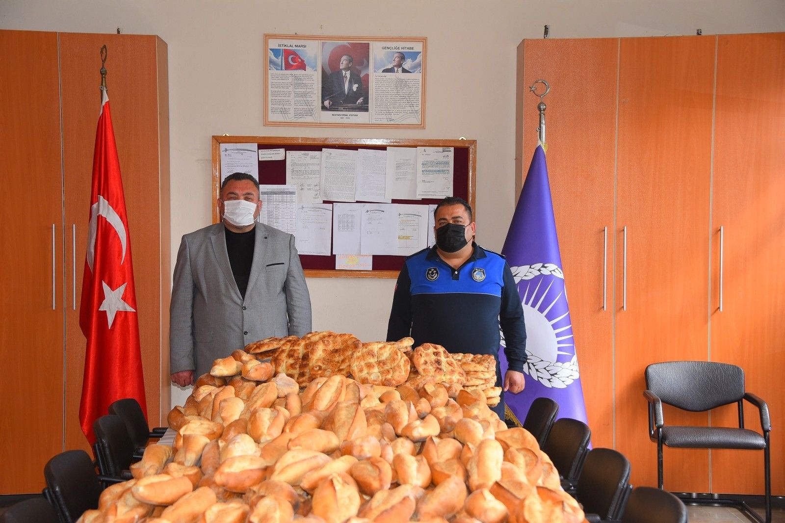 Açıkta satılan binlerce ekmeğe el konuldu