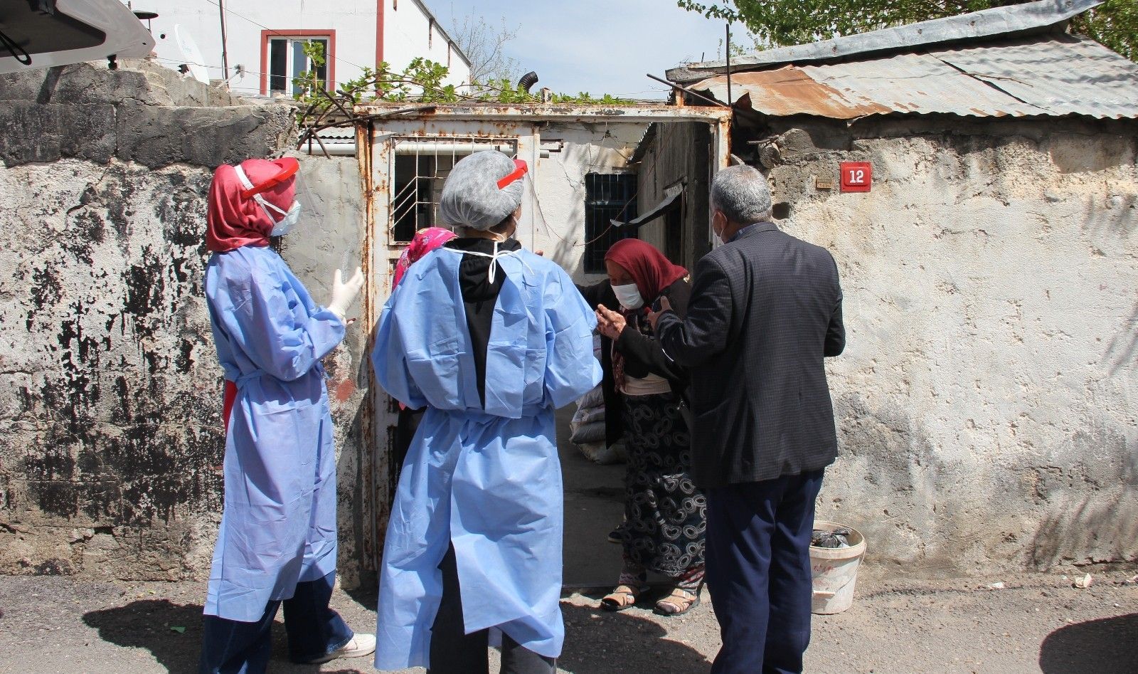 Aşı ikna timleri kapı kapı dolaşıyor
