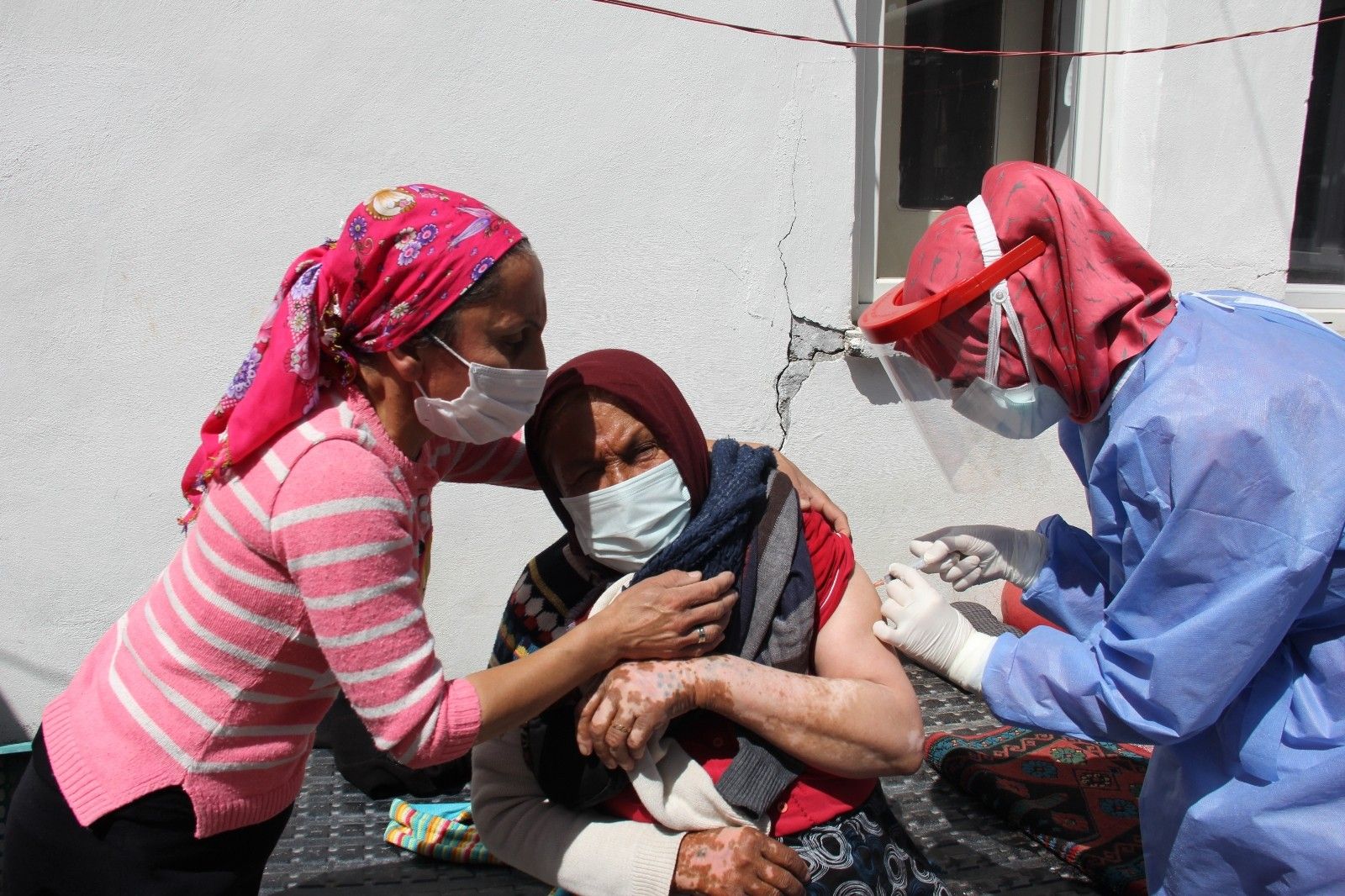 Aşı ikna timleri kapı kapı dolaşıyor