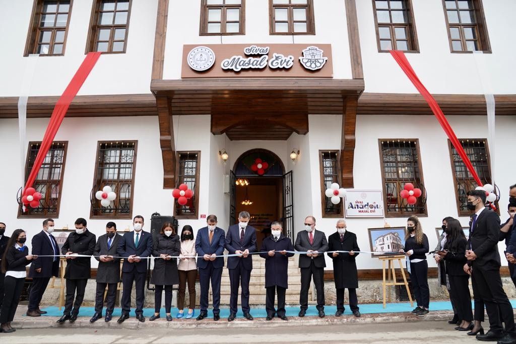 Bakan Selçuk, Masal Konağı'nın açılışını yaptı